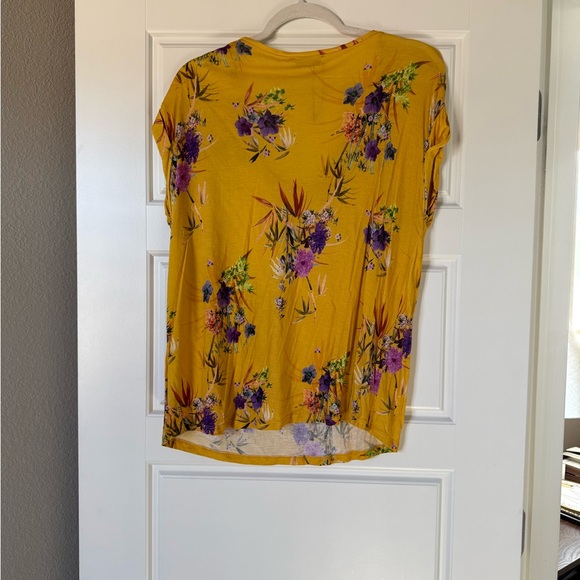 Zara Women’s Yellow Floral V-Neck Blouse - Picture 7 of 8